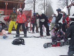 Dolyžování s karnevalem na lyžích ve Strážném
